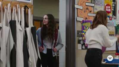 [bell ringing]
[group chattering] - Dating the Delaneys