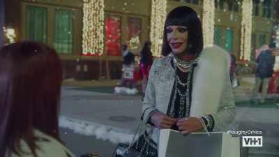 - [bell rings]
- [gasps] It's starting! - The Bitch Who Stole Christmas