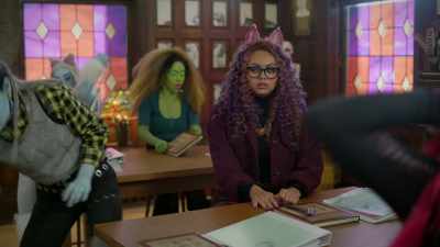 - [bell rings]
- Oh, okay, awesome class. - Monster High: The Movie