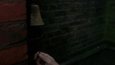 BELL RINGS - Call the Midwife