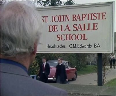 (Bell rings) - Inspector Morse