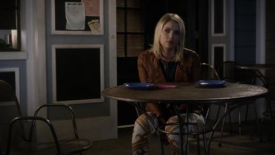 ( bell tolling ) - Pretty Little Liars