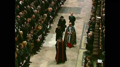 [BELL TOLLS] - Elizabeth Windsor
