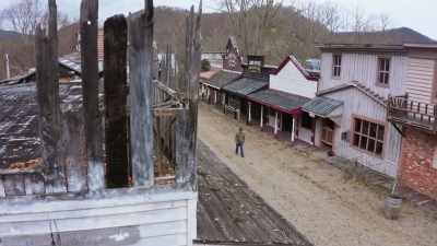 [Bell]
When this theme park opened, - Mysteries of the Abandoned