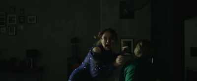 Bella! Bella, come back!
[Clattering, scraping] - Daddy's Head