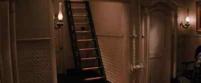 BELLMAN:
Thirty minutes, everybody. - Maverick