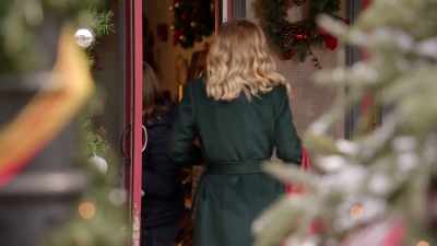 (bells chiming) - Toying with the Holidays