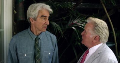 [bells jingle] - Grace and Frankie