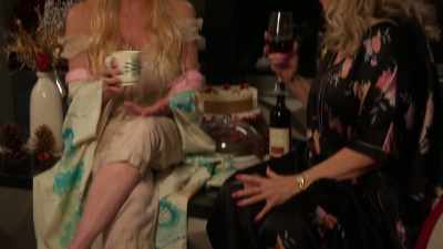 [bells jingling] - Ladies of the '80s: A Divas Christmas
