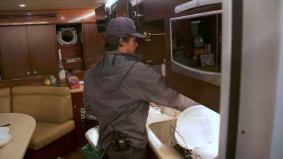 Ben, Ben, can you come
to the bridge, please. - Below Deck Down Under
