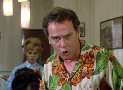 [Ben grunting]
[onlookers gasping] - Quantum Leap