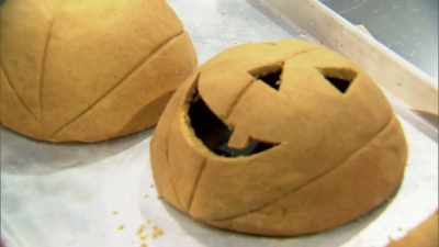 [Ben] Now it's time to do
the most delicate part
of this process, - Halloween Cookie Challenge