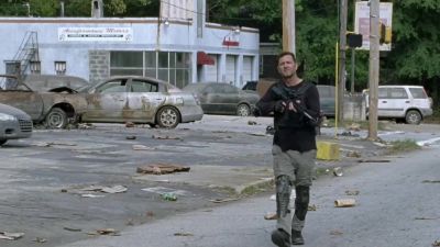 Benjamin, get your gun up. - The Walking Dead