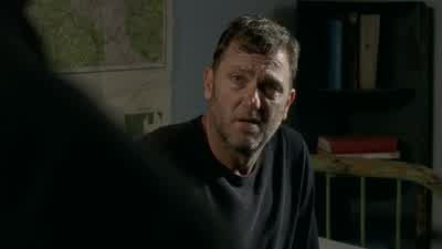 Benjamin, get your gun up. - The Walking Dead