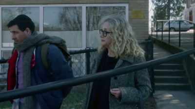 BENJAMIN: You're a funny lady,
you know that? - Between the Temples
