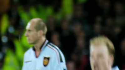 Bergkamp strikes from distance! - The United Way