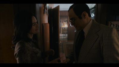 Bernard. I have
a little something for Clara. - White House Plumbers