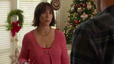 - Besides, didn't Bruce text you?
- Text me about what? - The Holiday Junkie