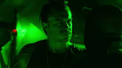Besides, if we make it topside, maybe
you can get help in time to save her. - Deep Blue Sea 2