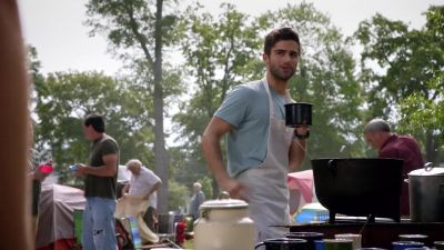 Bet you guys are hungry. - Under the Dome