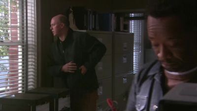 Better get down to that shelter. - Jericho