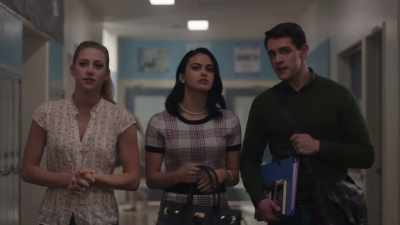 Betty and Archie
aren't dating, - Riverdale
