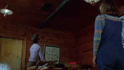 Betty, give me a hand up. - Kingdom of the Spiders