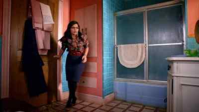 Betty, I need to talk to you.
Not now. - Ugly Betty