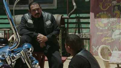 Between brother...
and brother... - Mayans M.C.