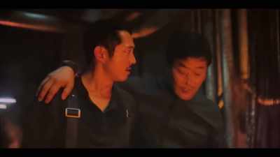 Between us, timo, - Mickey 17