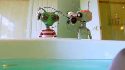[bewildered murmuring] - Alien TV