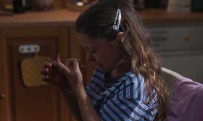 [Bianca continues crying] - The Lost Daughter