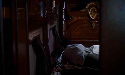 BICK:
Wake up, honey. We're here, honey. - Giant