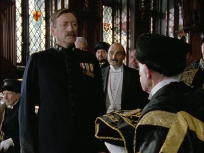 - Bienvenue,
Compagnon de la Branche d'Or. - Agatha Christie's Poirot
