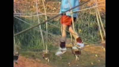 -Big gaps between these.
-(kids chattering) - David Holmes: The Boy Who Lived
