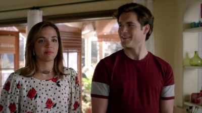 - 'Big group study.'
- Yeah, it's a big test. - Famous in Love