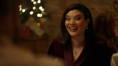 Big smile!
(emma chuckles) - Mom's Christmas Boyfriend