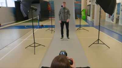 Big smiles! Right, pull the hood up.
[laughs] - All or Nothing: Manchester City