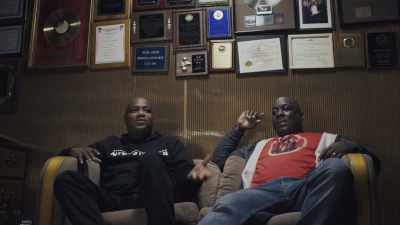 Big towering over
this little bald-headed dude, - Biggie: I Got a Story to Tell