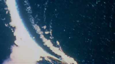 BIGGER SHIPS ATTRACT
MORE ATTENTION. - The Pacific War in Color