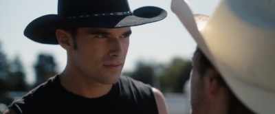 - Bigger than a boyfriend
lookin' to kill you - Roped
