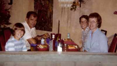 [Bill VO] Casa became
the highest-volume Mexican - ¡Casa Bonita Mi Amor!