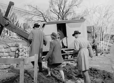 Bill: What's wrong
with the steam shovel? - Mr. Blandings Builds His Dream House
