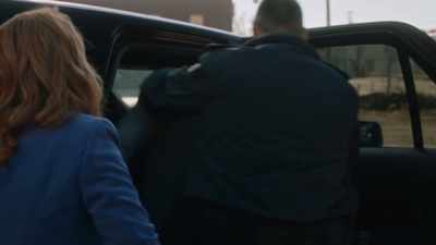 - Billy!
- [car starts] - The Spencer Sisters