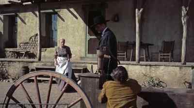 - Billy!
- He's all right, ma'am. - Gunfight at the O K  Corral