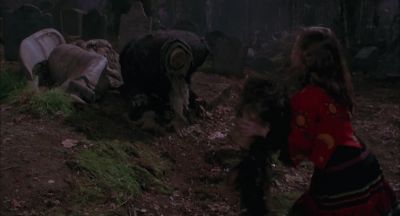- Billy, I think you dropped this.
- Uh-huh. - Hocus Pocus