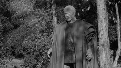 Billy, stay close now.
Don't go too far, dear. - The Colossus of New York