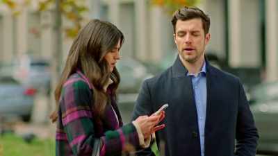 - Bine.
- Scuze, trebuie să plec. - Lease on Love