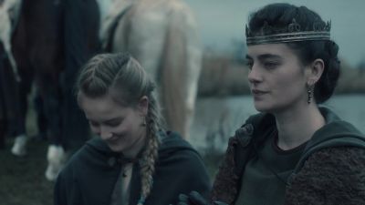 [bird thuds] - The Last Kingdom