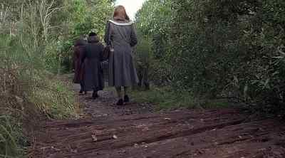 [Birds chirping] - Heavenly Creatures
